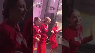 Девочки танцуют! 💃🏻Мальчики, смотрите! 👀 