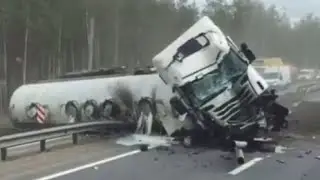 TRUCK ACCIDENTS - TRUCK ARCHIVE COMPILATION 2020 - TRUCK ACCIDENTS / CRASH TRACKS