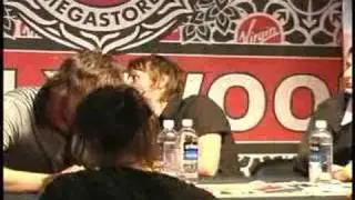 MUSE MEETS COOL FANS AT L.A. IN-STORE