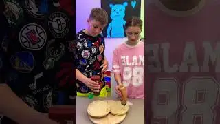 Как приготовить гигантский бургер? 🍔 #shorts #giantfoodchallenge