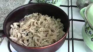 Требуха в сметанно - томатном соусе