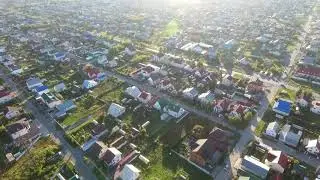 videoblocks aerial flight over suburban houses r7gforn9x  D