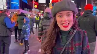 A Silent Night Surprise in Times Square | 