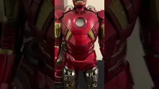 Hot Toys Iron Man Mark VII Diecast figure. (The Avengers 2012)
