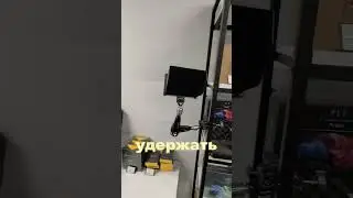 Не баг, а фига.  Благодаря сильному трению между частями руки, можно регулировать в любое время