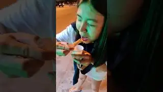 ВАУУ ! ОТКУСИЛА ГОЛОВУ ЕЩЁ ЖИВОМУ ))) ПАТТАЙЯ ! THAI GIRL !