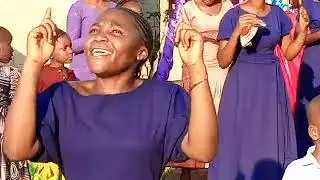 MFALME DAUD AKIIMBA KWENYE MKUTANO  HAPA PEFA CHURCH KUNDUCHI MTONGANI SIKU YA MWISHO