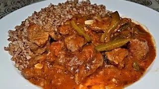 Гуляш из говядины с солеными огурцами.Очень вкусное тушеное мясо.