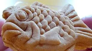 Eating Japanese food "Taiyaki" (ASMR)