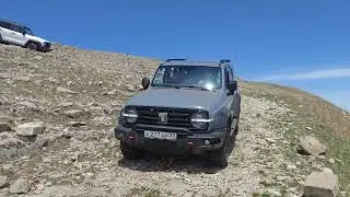 В гОрЫ на ТАНКе. Спуск с Бермамыта через ступеньку.