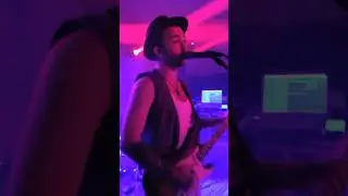«Крошка моя, я по тебе скучаю…» нестареющая классика в рок-аранжировке #live #рок #rock #рукивверх