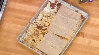 How to Easily Clean a Grimy Baking Sheet