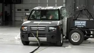 2008 Honda Element side IIHS crash test