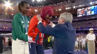 Shifan Hassan Received Gold Medal at Closing Ceremony, Tigst Assefa Silver Medal Olympic Paris 2024