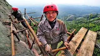 The Bravest Chinese Workers, They Build Roads On Cliffs And Do The Most Dangerous Jobs