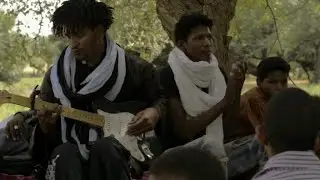 Mdou Moctar with Ahmoudou Madassane - Sibidoul (Live in Niger, 2014)