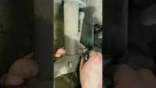 Приспособа для снятия амортизатора..
