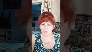 Она трусы забыла одеть или мне показалось
