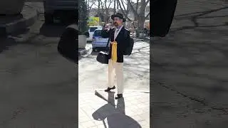 Уличный артист.