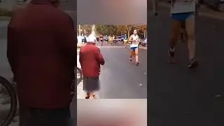 Добрая бабуля удивила спортсменов 