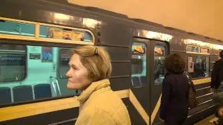 Прибытие поезда на ст. м. Проспект Просвещения