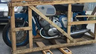 Забытый на 38 лет: новый мотоцикл ИЖ Юпитер-3 1976 года в заводской упаковке Motorcycle in the crate