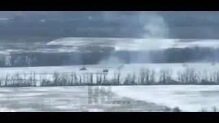 🇷🇺💥🇺🇦Архивное. Российская бронетехника атакует позиции украинских боевиков...