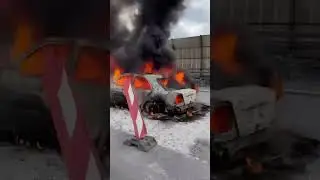 На каде горит машина Мерседес C202, после Шафировского проспекта.