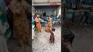 Shilpa Shetty-Raj Kundra's ADORABLE moment with daughter Samisha at Ganpati Darshan😍 #shilpashetty