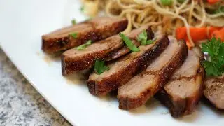 УТИНАЯ ГРУДКА запечённая в духовке. Хрустящая корочка. С жареной лапшой.