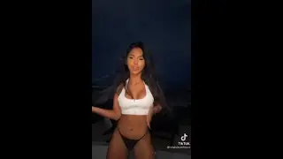 Красивый танец под раскаты грома.A beautiful dance to the sound of thunder.