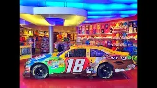 M&M's World во Florida Mall в черную пятницу: сладости и шоколадные конфеты м энд эмс