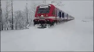 Snowfall in Baramulla-Banihal section | Kashmir