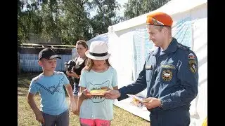 «И весело, и познавательно!». Зеленодольские пожарные проводят занятия в детских лагерях.