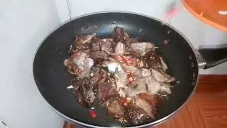 spicy adobo, karne Ng baboy damo