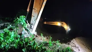 पोकलेन वाला दिखाइए || Excavator night shift job work || खुदाई करने वाला रात में कैसे काम करता है ||