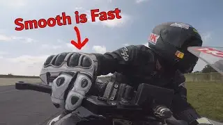 Motorcycle on RACETRACK | Watch Trail Braking and Throttle Control