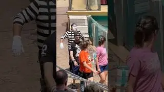 Tom the mime's hilarious hush