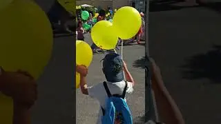В Армении отметили 1 Июня. Мальчик в синем :))))
