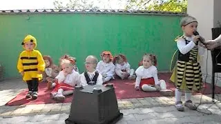 Včielka spieva