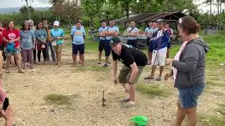 Teaching how to plant a mangrove