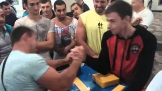 Закулисный поединок Артема ТАйнова с Георгием Таутиевым Taynov Tautiev armwrestling championship
