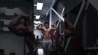 600 chicken breasts later #bodybuilding #flexing #samsulek #aesthetic #gym #alexeubank #cbum