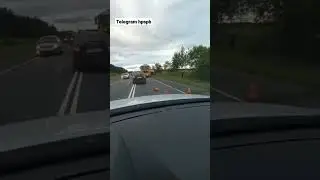 На бетонке рядом  с Вырицой уехал в кювет Камаз