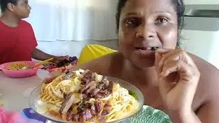 COMENDO DE MÃO  CHARQUE FRITA FEIJÃO ARROZ MACARRÃO PIMENTA verde/ mukabang