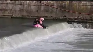 Сплав на розовом фламинго по реке Сочи. Rafting on pink flamingo