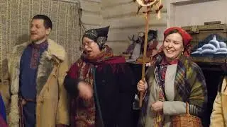 Современные колядовщики поздравляют с Рождеством