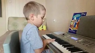 Дети играют на фортепиано. Мальчик сочиняет музыку. Асьмак Владислав - 