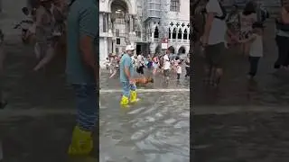 Italians reacting to WATER FLOOD in Venice