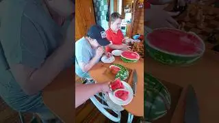 Купили арбуз первый в этом году😉/Всем отличного летнего настроения!!!😊🌷